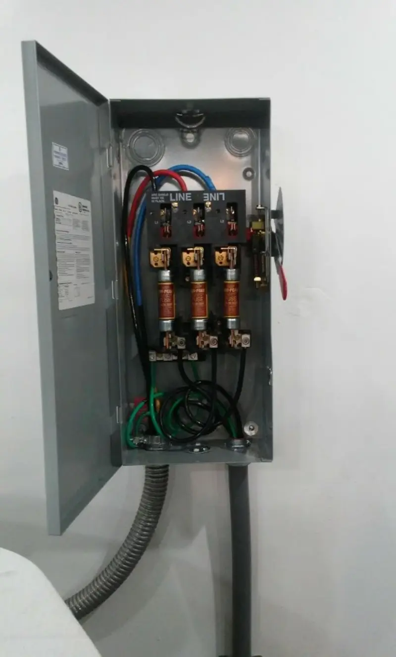 Three-phase disconnect switch installed for Smoke Detector Installation in Louisiana